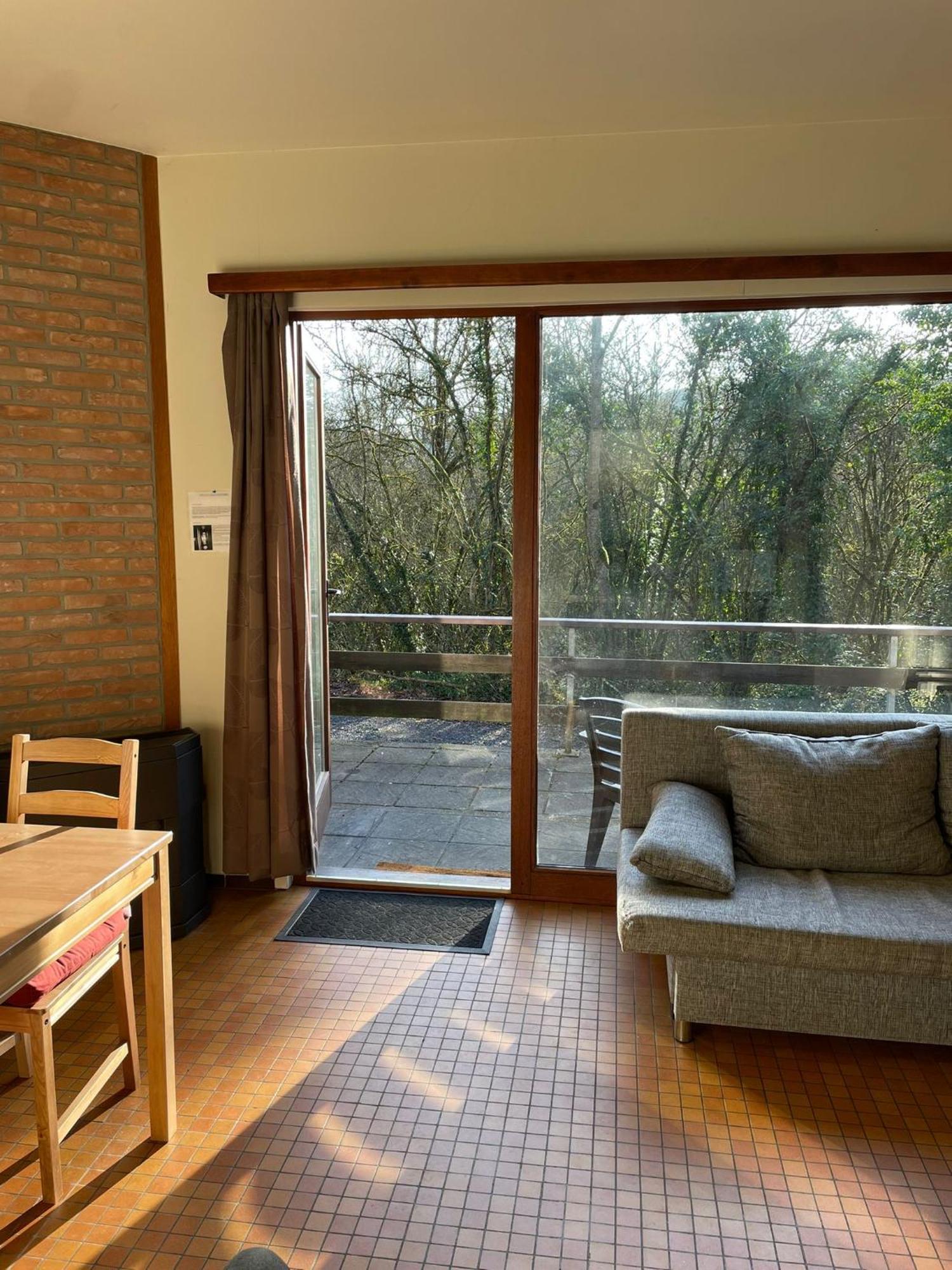 Mooie Bungalow In De Prachtige Natuur Hastiere-par-dela ภายนอก รูปภาพ